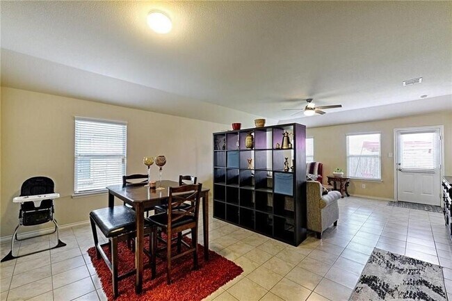 Building Photo - 1096 Decker Dr