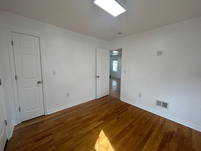 Building Photo - 425 Drummond Ave