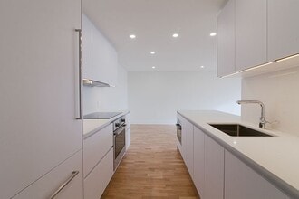 Building Photo - 1525 Av. Victoria