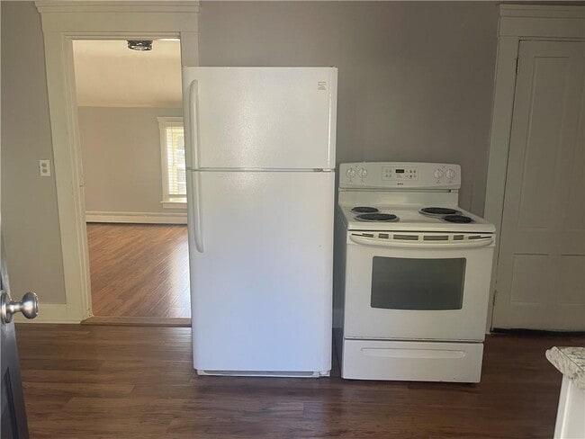 Building Photo - 487 Ten Rod Rd