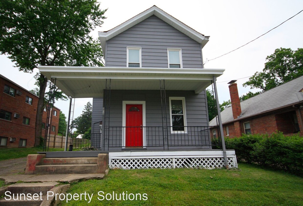 Primary Photo - 3 br, 1.5 bath House - 3715 Drake Avenue 1