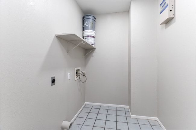 Building Photo - 927 W Formosa Blvd