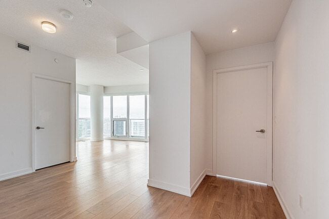 Building Photo - 117 McMahon Dr