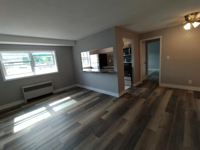 Building Photo - 1059 Midland Ave