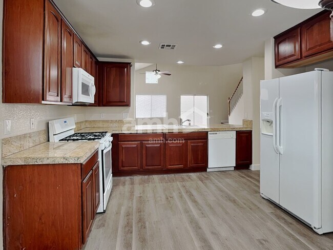 Foto del edificio - 3810 Shimmering Creek Ave