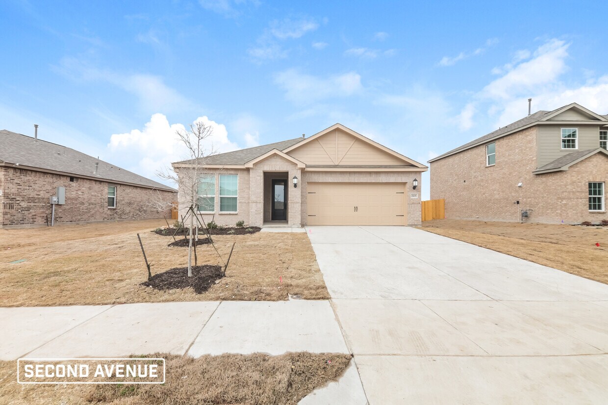 Primary Photo - 2105 Meadow Dr