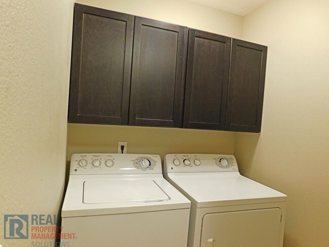 Building Photo - Fabulous Renovated Orchard Hill Condo Home!