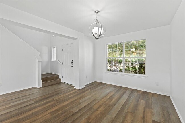 Building Photo - 722 Lavaca Loop