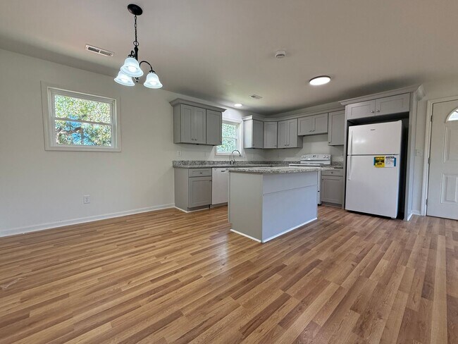 Foto del edificio - 3 bed/2 bath rental in Norwood