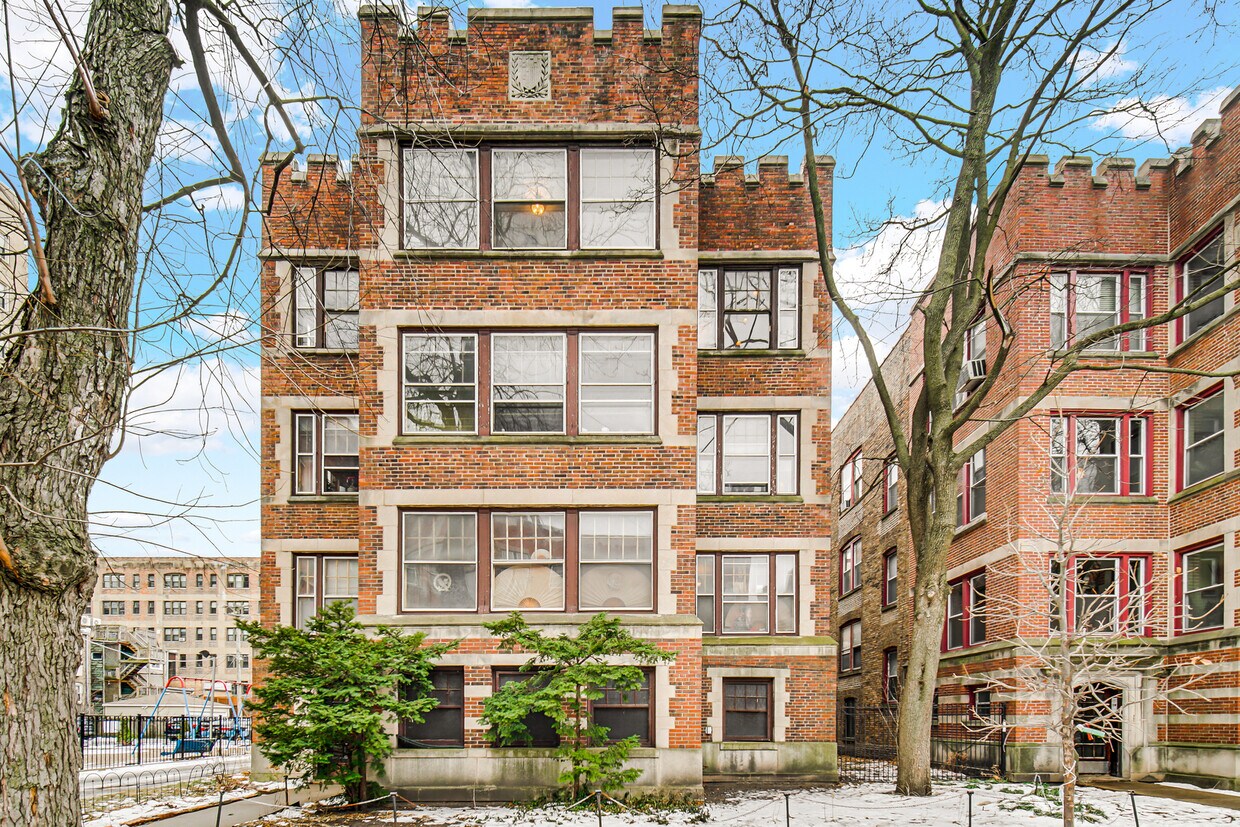 Primary Photo - 1357 E Hyde Park Blvd