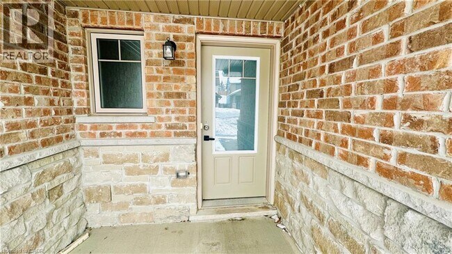 Photo du bâtiment - 96 Eliza Ave