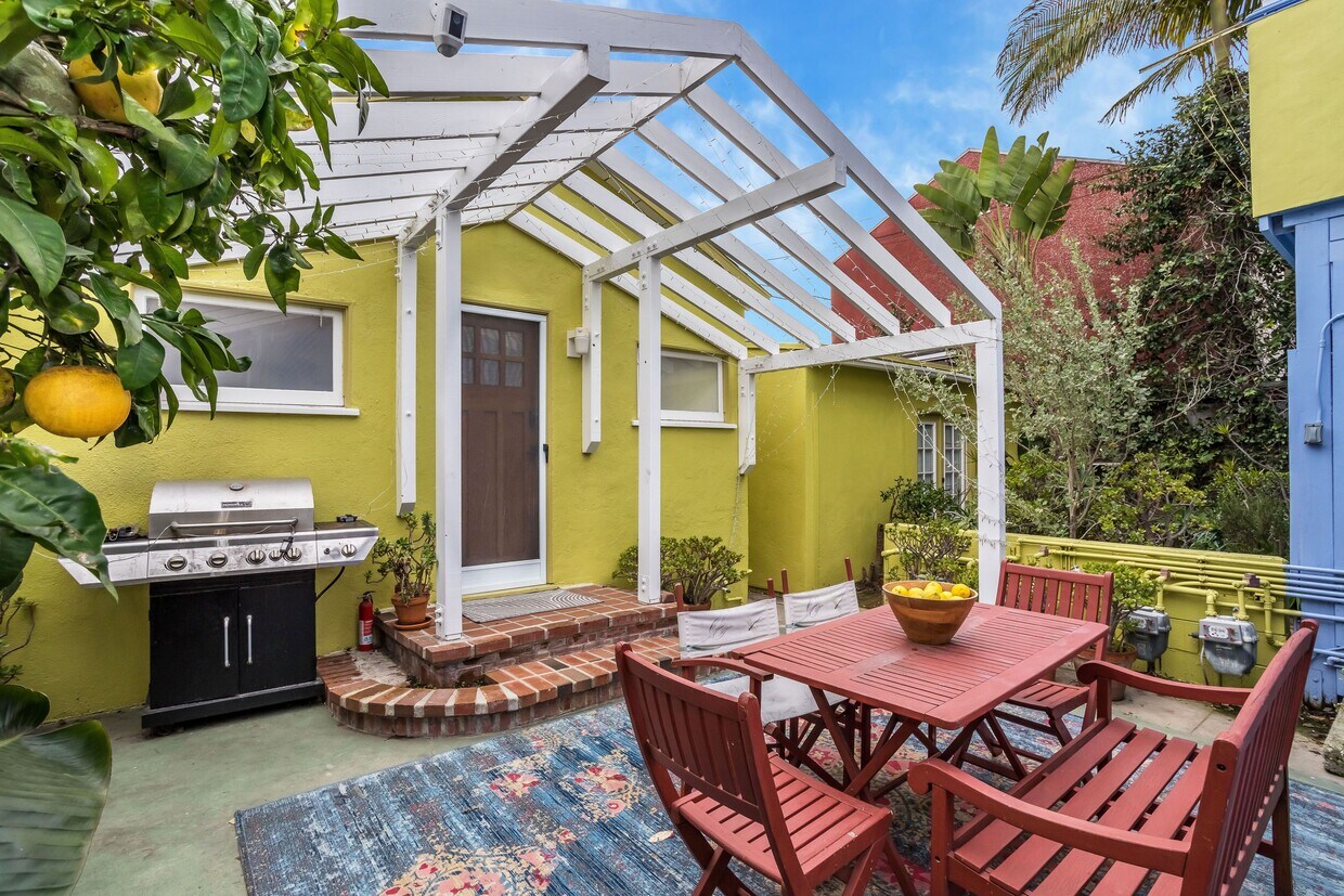 Primary Photo - 702 Angelus Pl