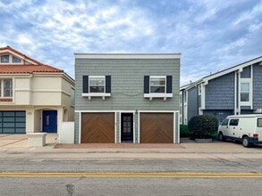 Building Photo - 4027-4029 Ocean Dr