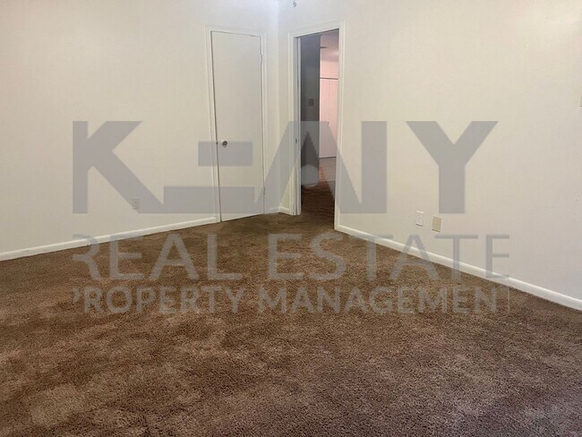 Building Photo - 4 bedroom home right by Lafayette High Sch...