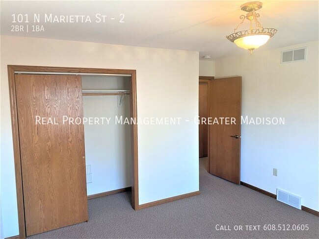 Foto del edificio - Large upper 2bed townhome apartment in bea...