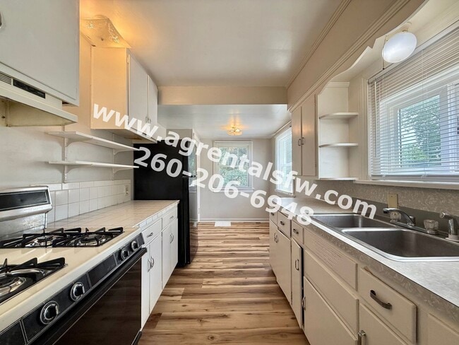 Building Photo - 2 Bedroom House- Section 8 OK!