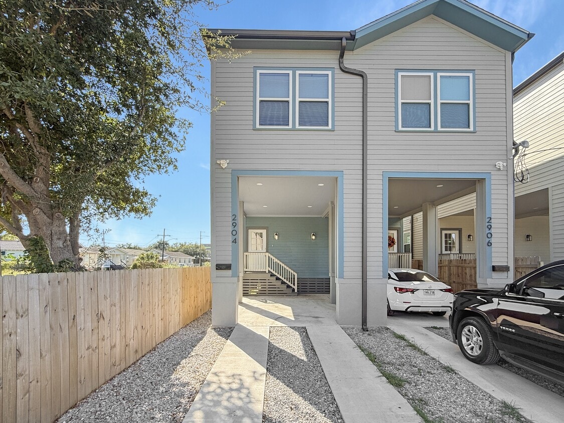 Foto principal - 2904 Mandeville St