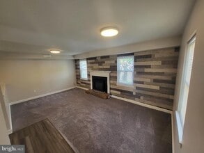Building Photo - 24 Hollybrooke Dr