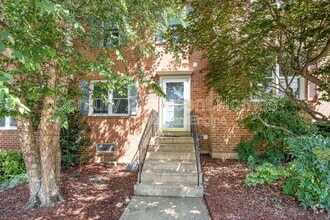 Building Photo - 3009 20th Ct S