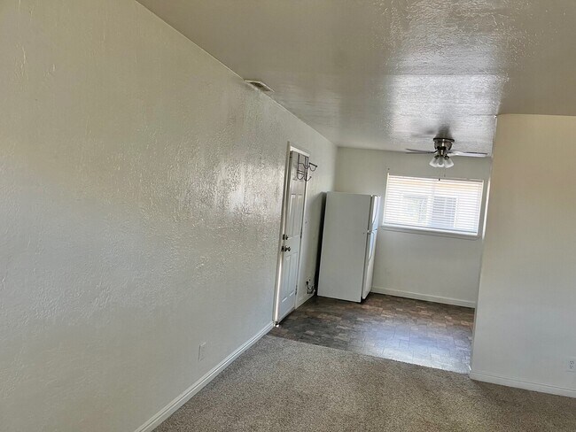 Building Photo - 610 S 200 E  4 Plex