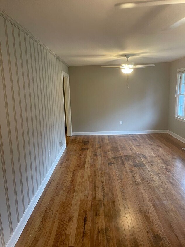 Building Photo - 1425 Parkhurst Dr