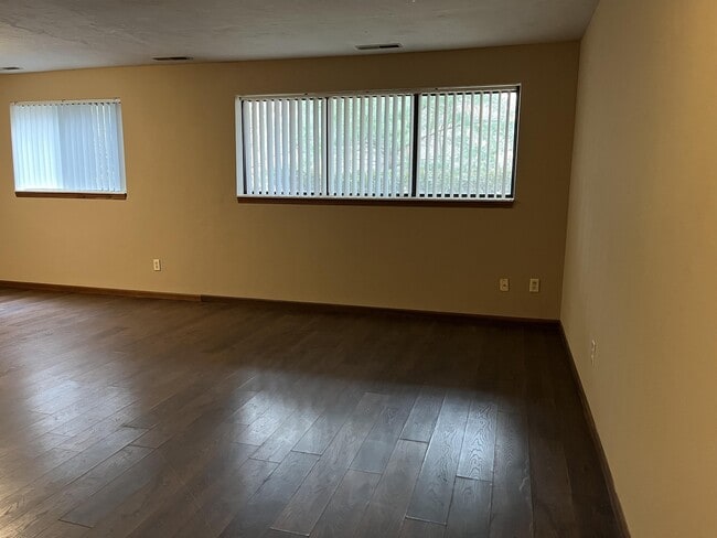 Foto del edificio - 122 Burke Ave