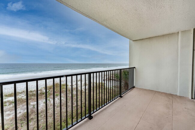 Building Photo - 2200 Ocean Dr S