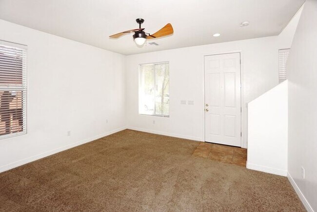 Foto del edificio - Tucson Oasis: 3-Bed, 2-Bath Home with Spacious Private Yard & Patio