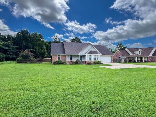 Building Photo - 82 Wilkinsville Rd