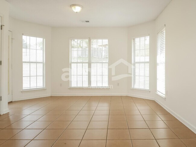 Foto del edificio - 660 Timber Creek S
