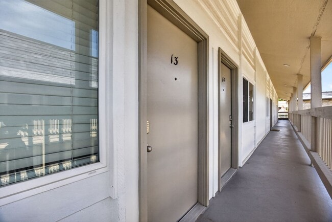 Interior Photo - 519 N Lincoln St