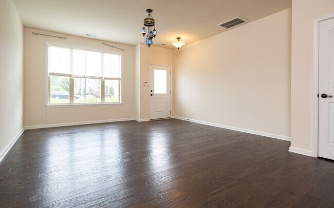 Foto del edificio - 2 Bedroom, 2.5 Bath Townhome w/ Loft and S...