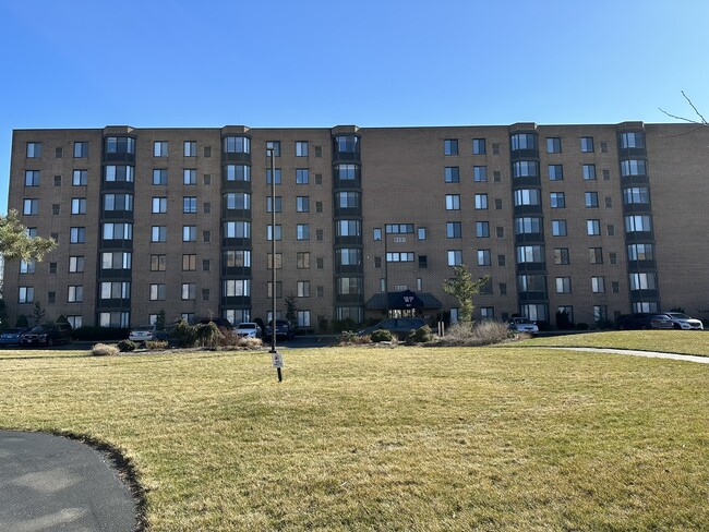 Building Photo - 637 E Woodland Park Ave