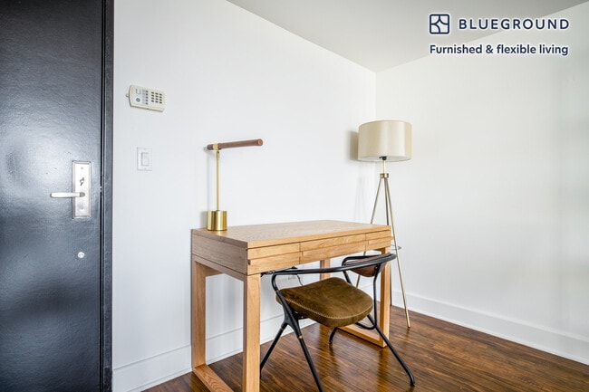 Building Photo - 833 N Edinburgh Ave