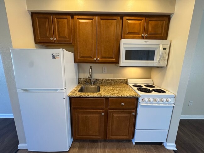 Kitchen - 222 Chatham St