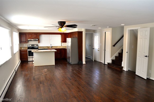 Foto del edificio - 806 Providence Rd