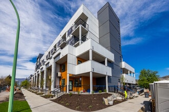 Building Photo - 1110 Lawson Av