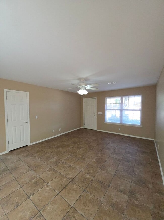 Building Photo - 1402 S Detroit Ave