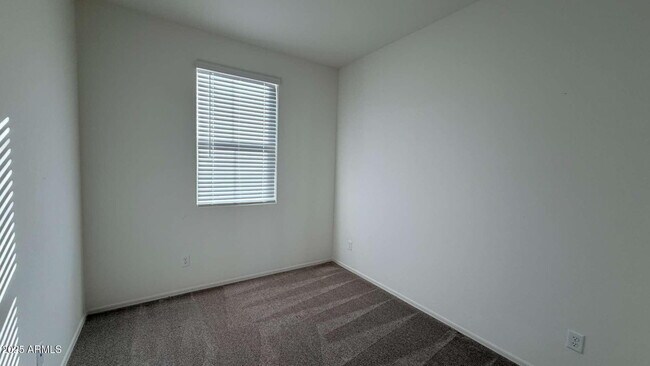 Foto del edificio - 36658 W San Alvarez Ave