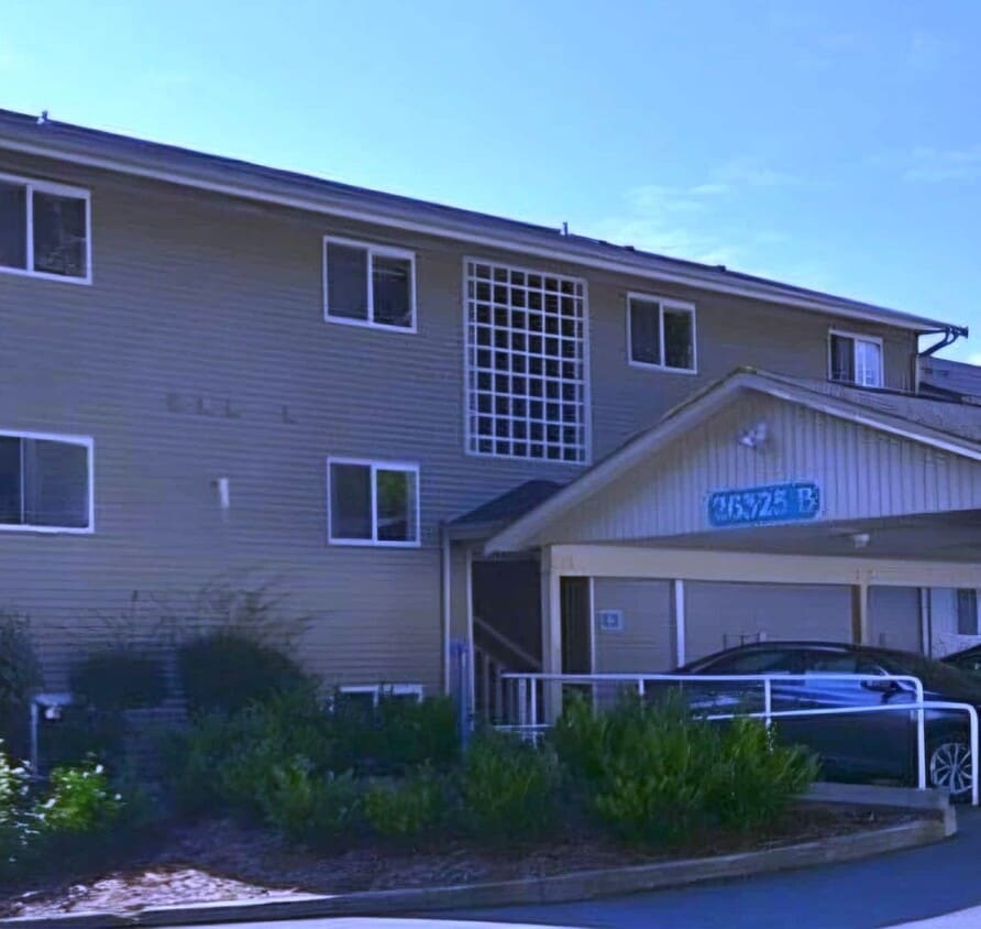 Foto principal - Elegant Accessible 3 Bedroom Home with Pri...