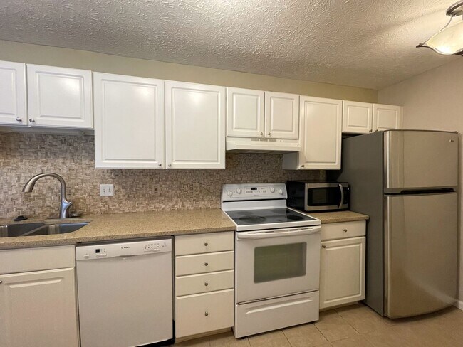 Foto del edificio - 6775 Meadow Creek Dr