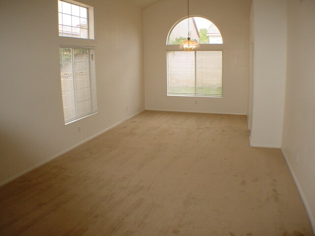 Building Photo - 4 bedroom home on west side!