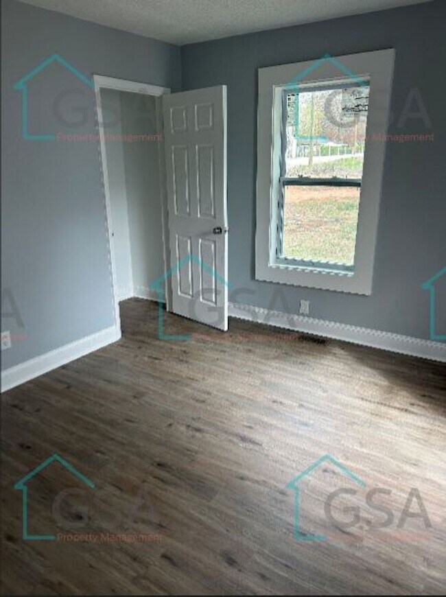 Building Photo - 2 Bedroom 2 Bath Available!