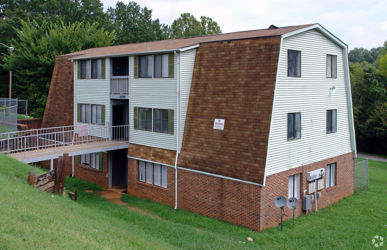Primary Photo - 1200 Angelus Dr
