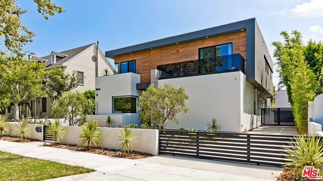 Building Photo - 304 S McCarty Dr