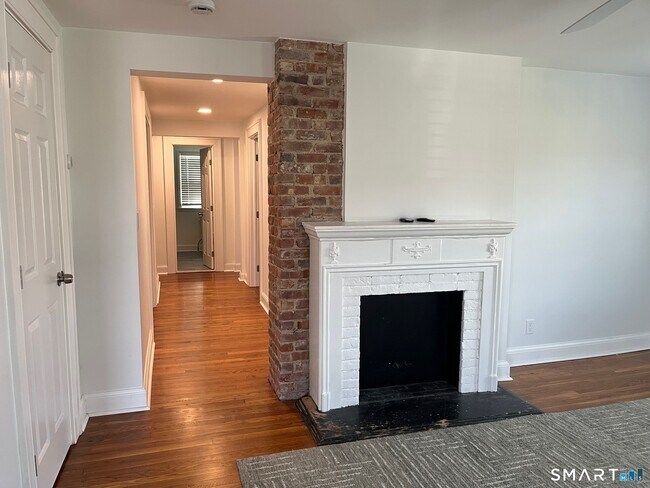 Foto del edificio - 446 Old Stratfield Rd