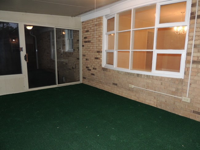 Building Photo - 7443 Meadowdale Ln