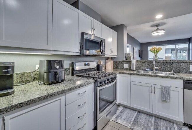 Building Photo - 530 K St