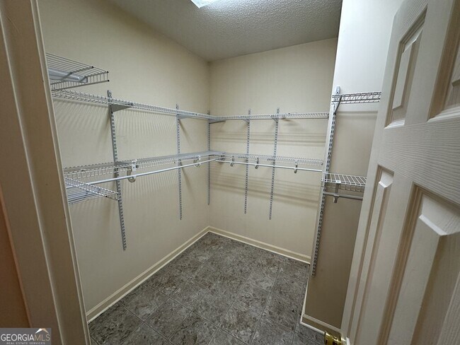 Foto del edificio - 650 Fairfield Dr