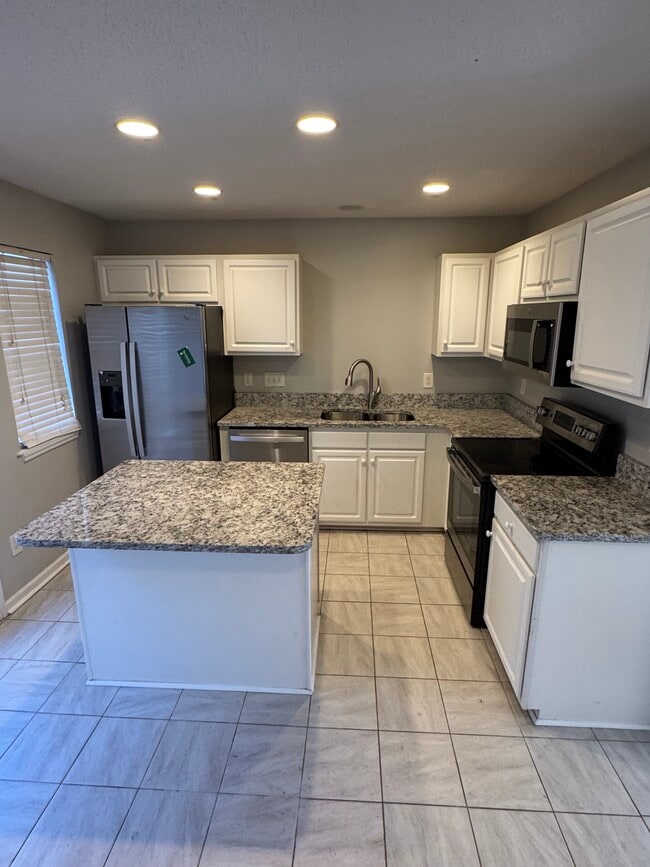 Foto del edificio - 3335 Kensington Pl